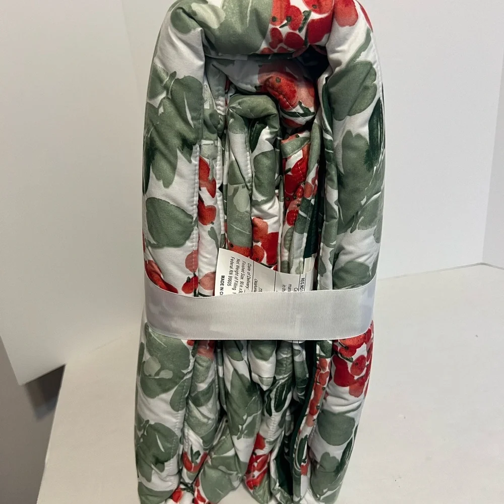 Elegant Green and Red Floral Quilt Set by - Picture 3 of 3